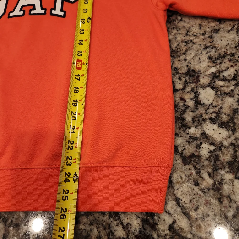 NWOT GAP Women's Coral Crewneck Sweatshirt With Embroidered Classic Logo - Picture 5 of 6